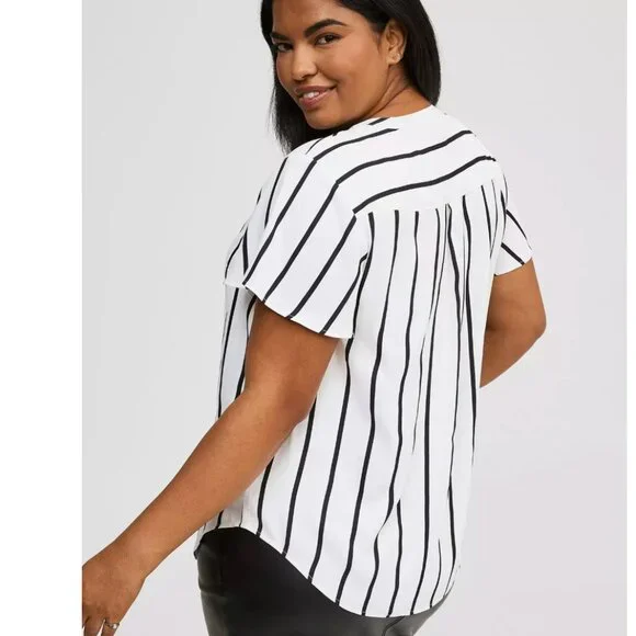 GUC Torrid Harper Flutter Sleeve Pullover Blouse - Picture 2 of 6